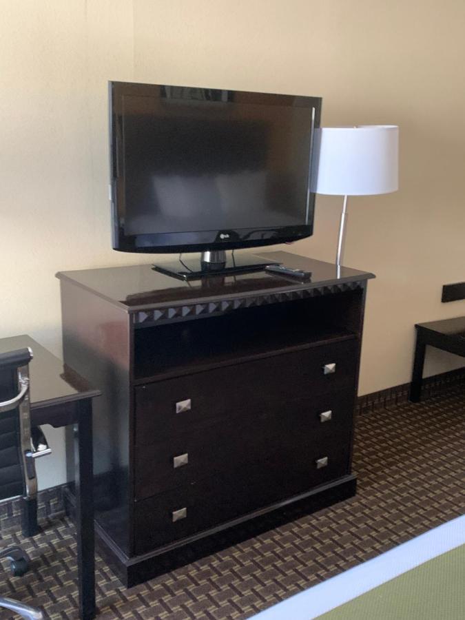 Quality Inn & Suites Quantico Stafford Eksteriør billede