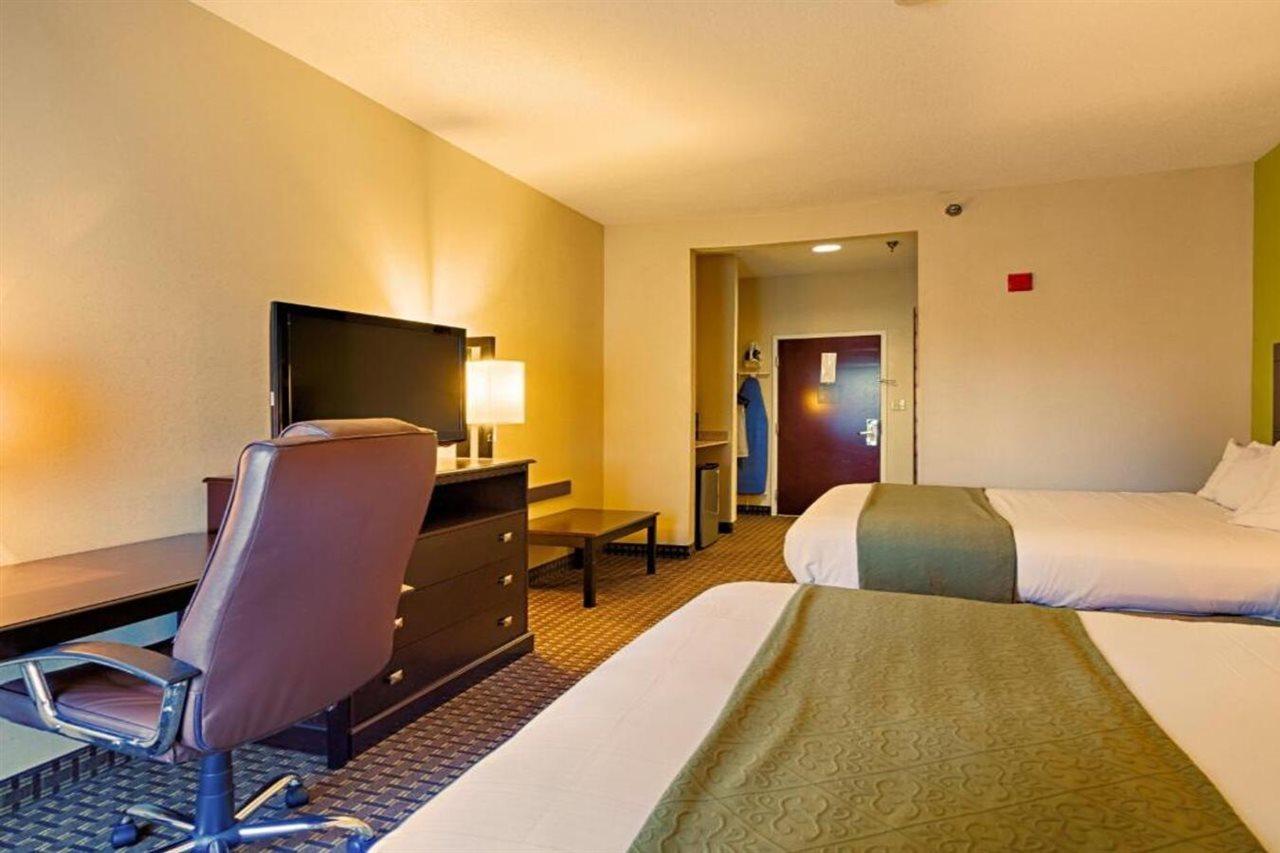 Quality Inn & Suites Quantico Stafford Eksteriør billede
