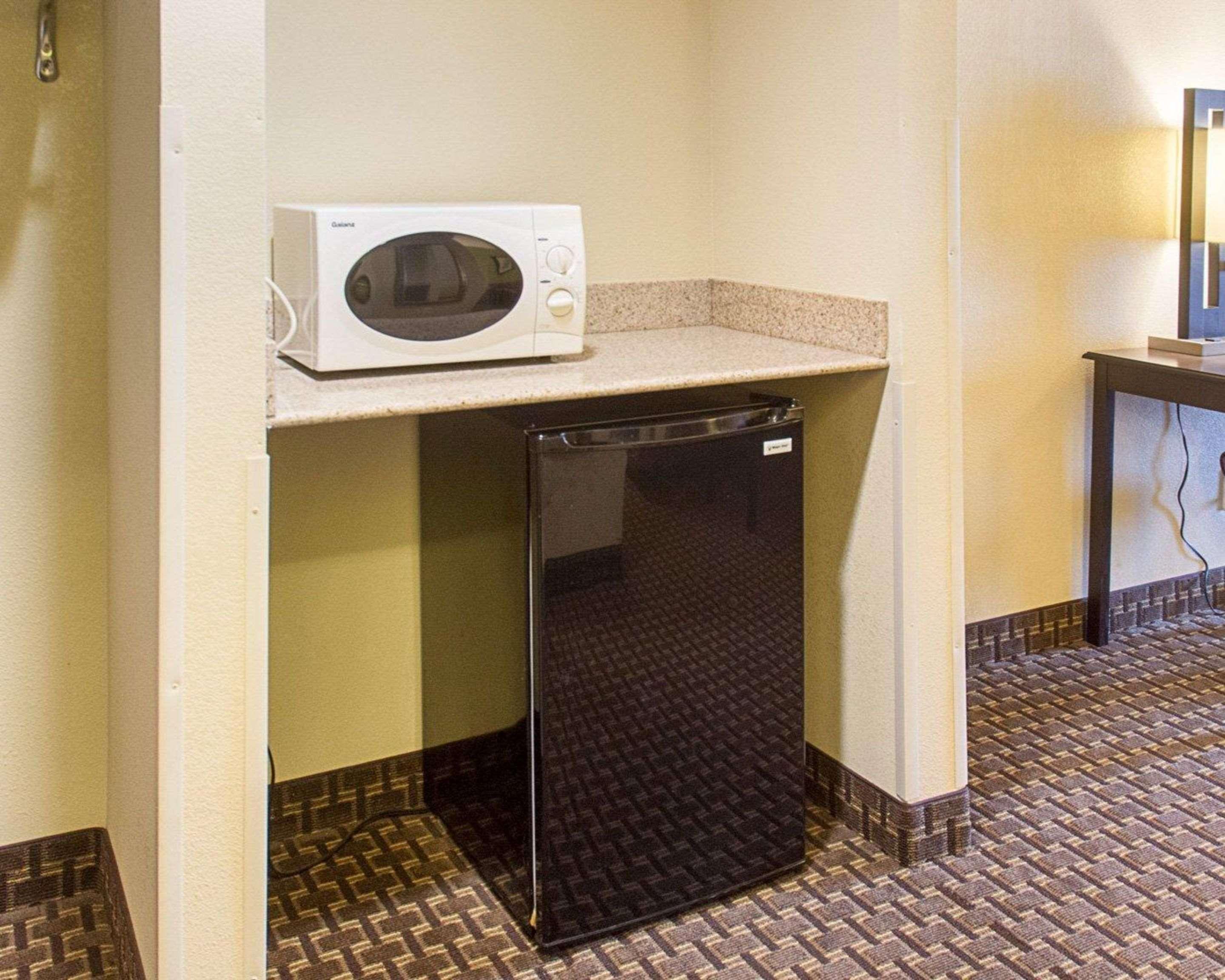 Quality Inn & Suites Quantico Stafford Eksteriør billede