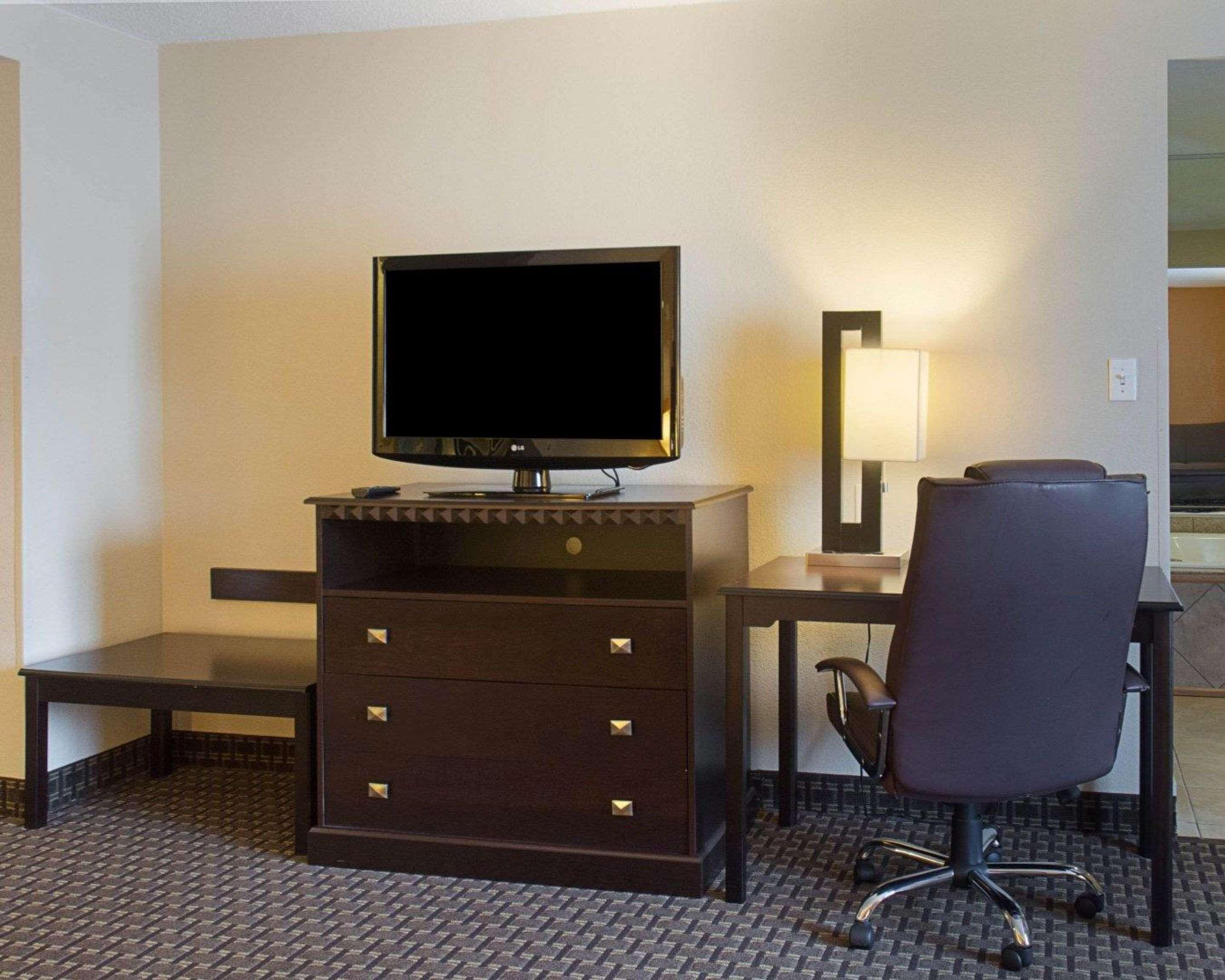 Quality Inn & Suites Quantico Stafford Eksteriør billede