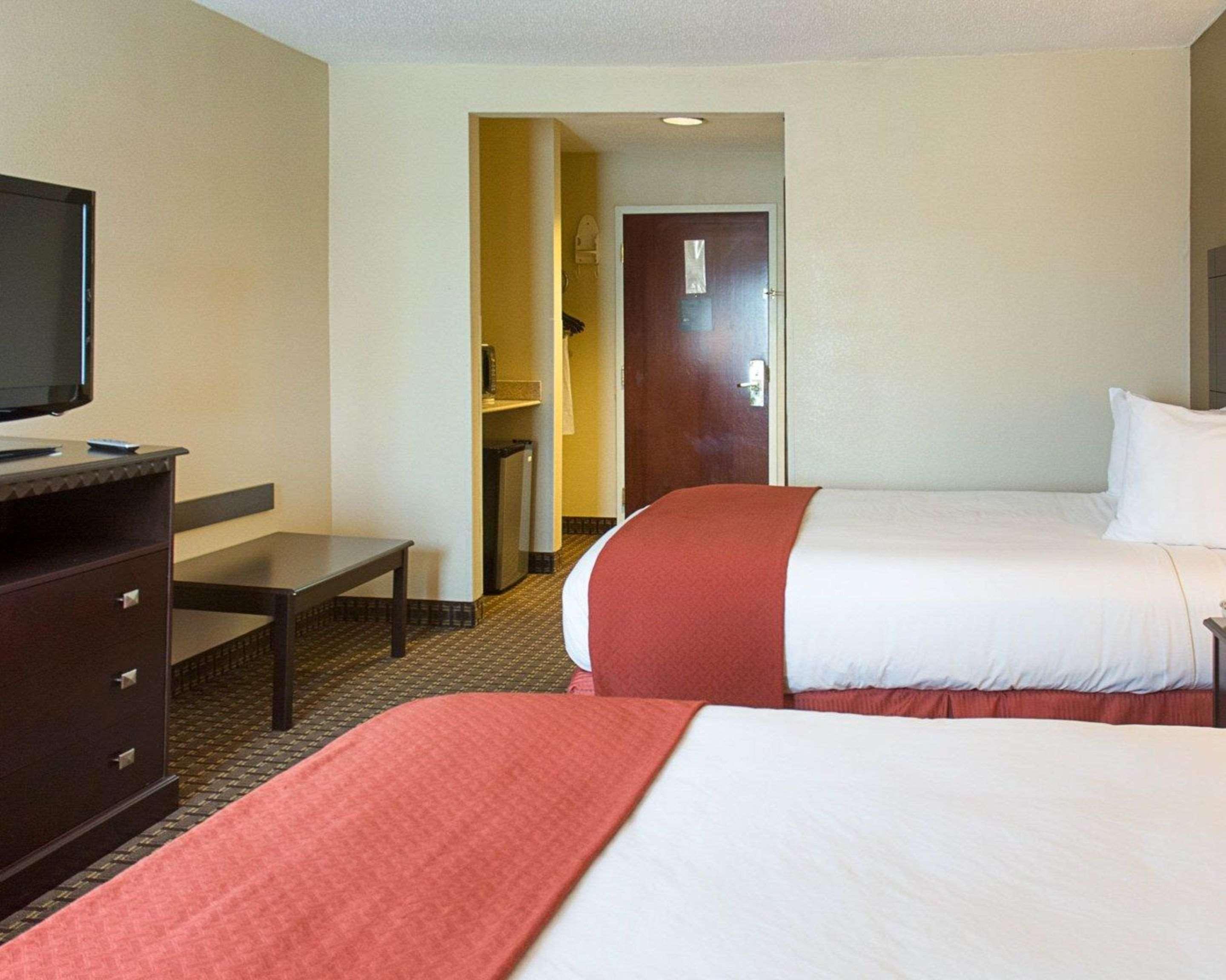 Quality Inn & Suites Quantico Stafford Eksteriør billede