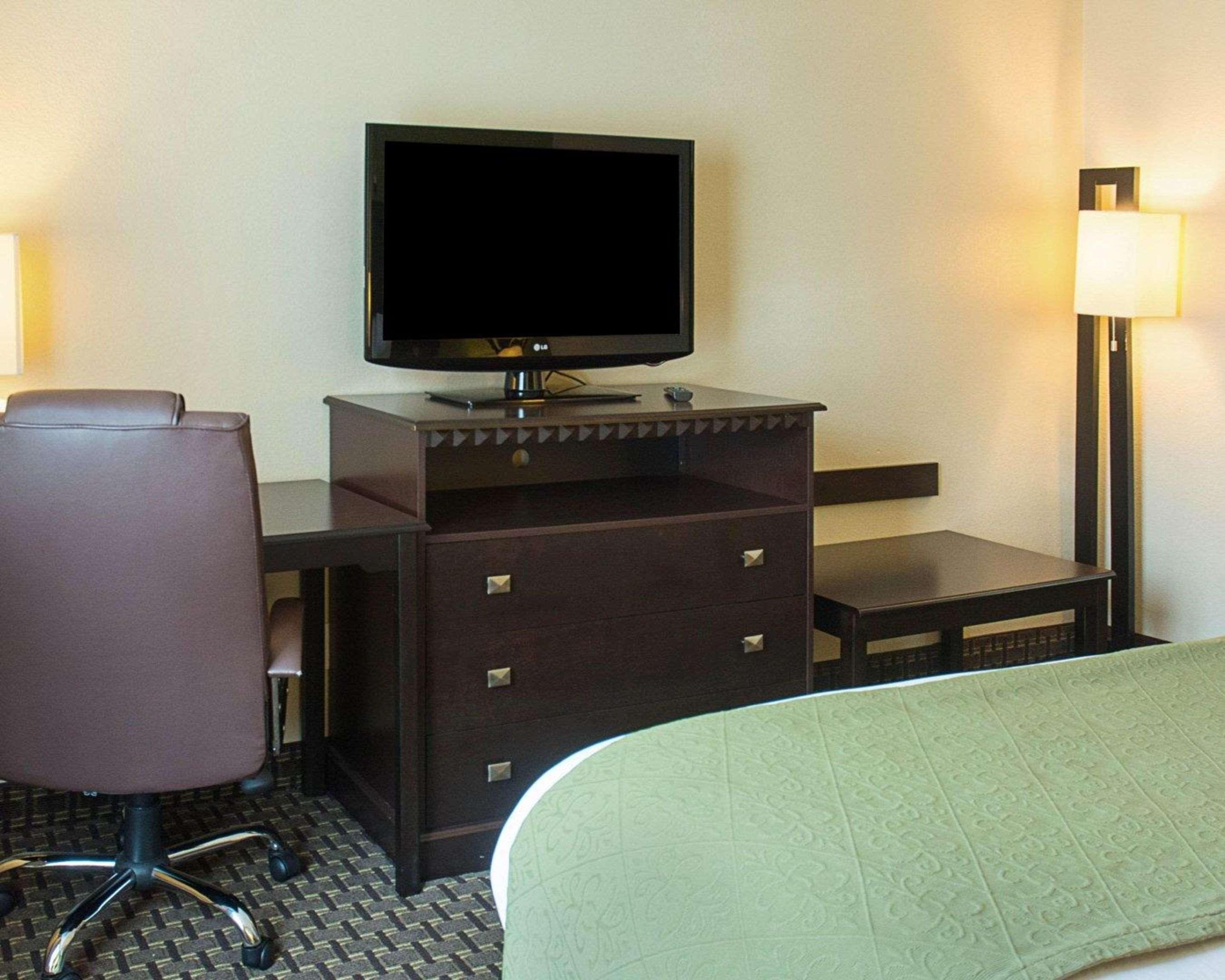 Quality Inn & Suites Quantico Stafford Eksteriør billede
