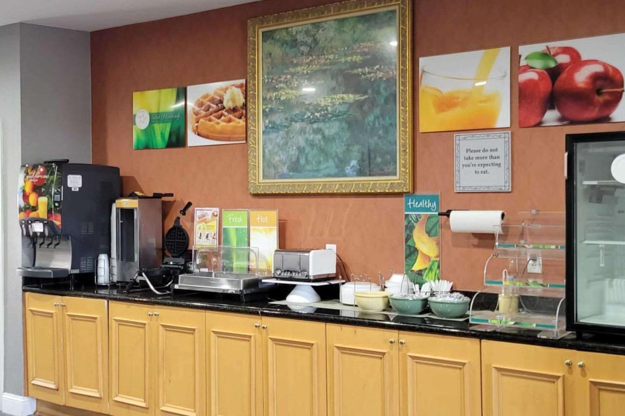 Quality Inn & Suites Quantico Stafford Eksteriør billede