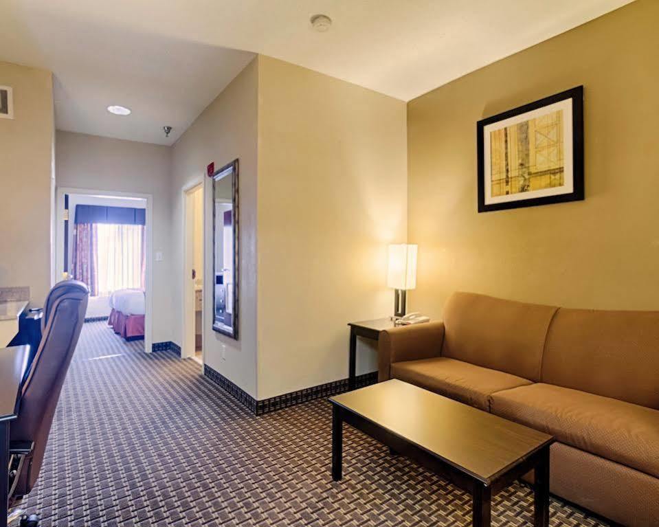 Quality Inn & Suites Quantico Stafford Eksteriør billede